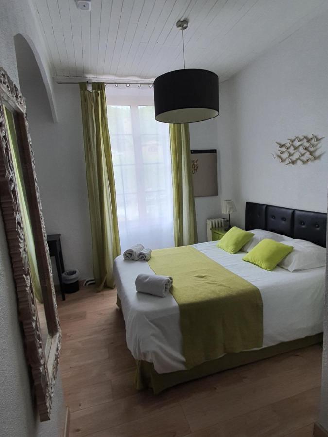 Ma Petite Auberge กาสเตลลาน ภายนอก รูปภาพ