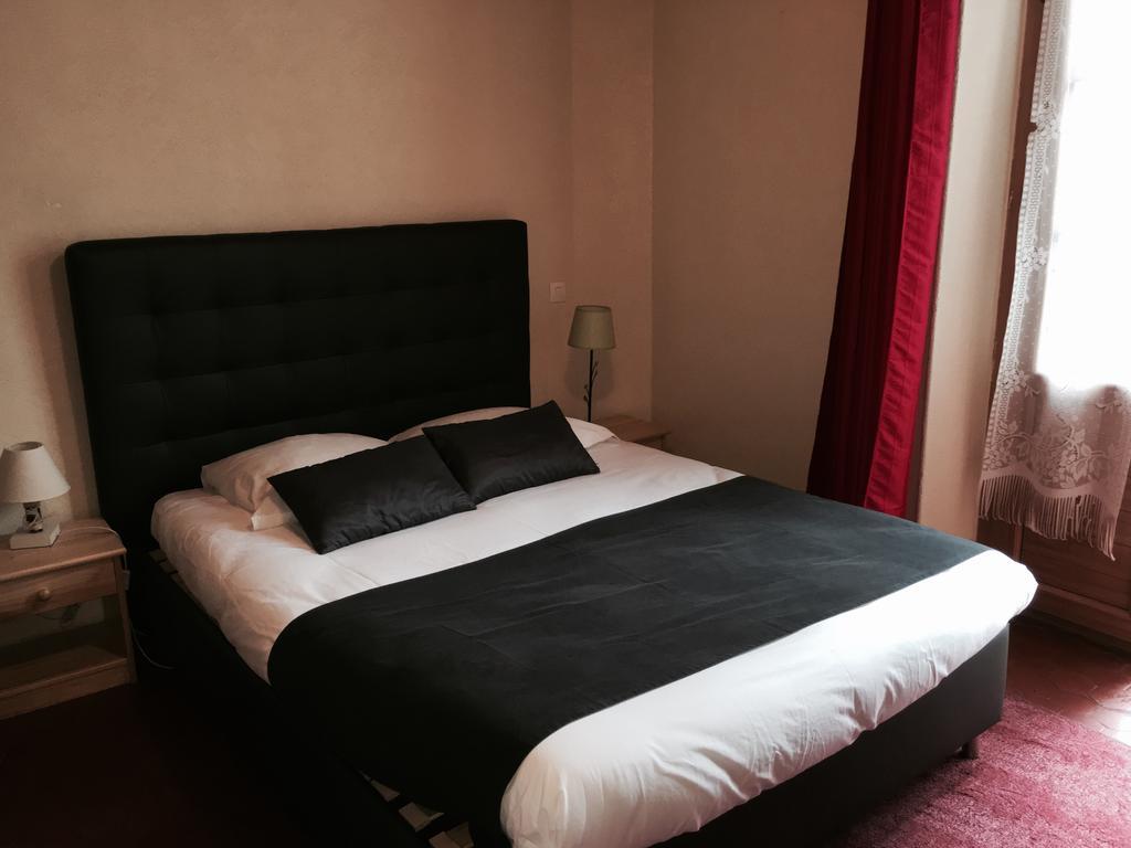 Ma Petite Auberge กาสเตลลาน ภายนอก รูปภาพ