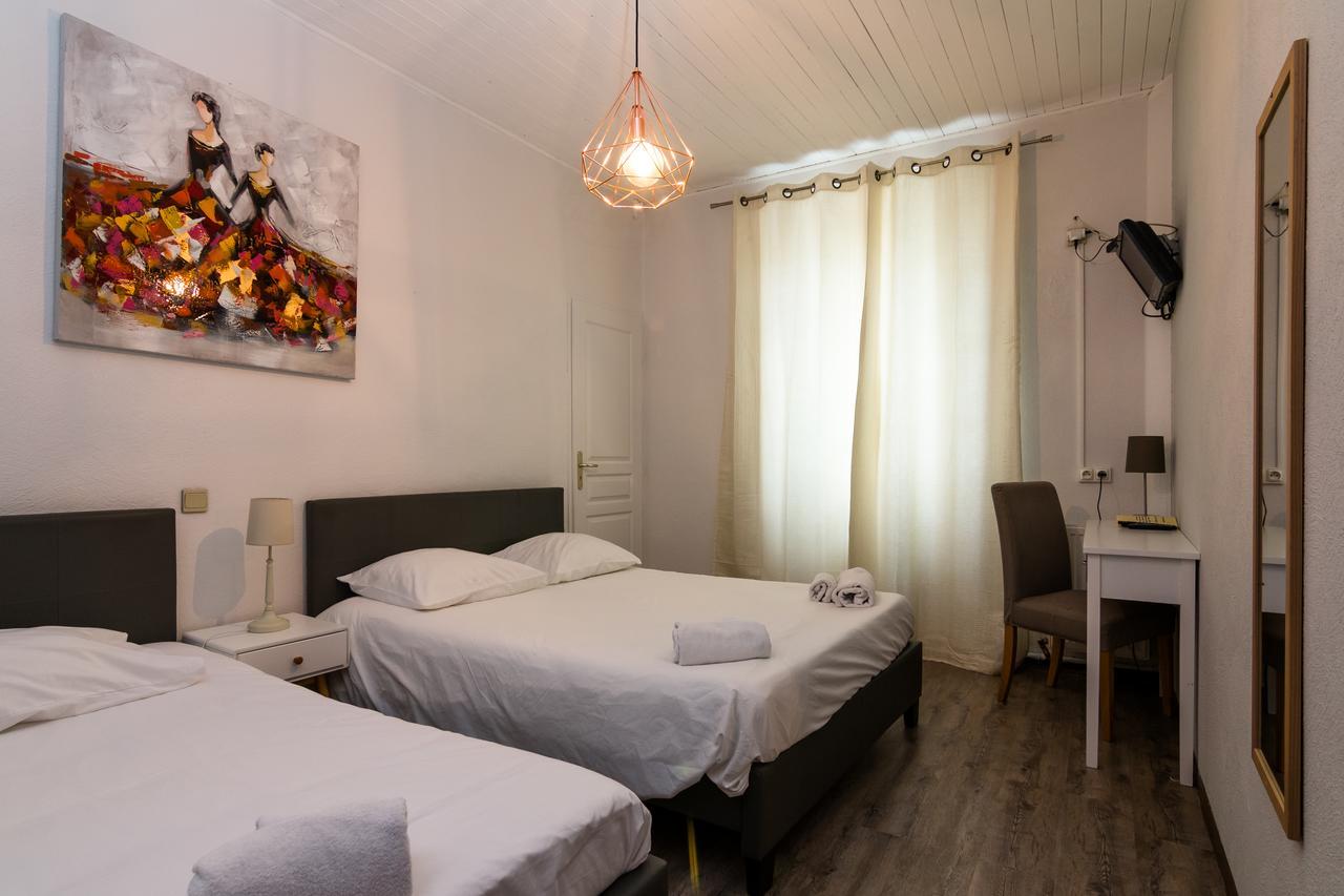 Ma Petite Auberge กาสเตลลาน ภายนอก รูปภาพ